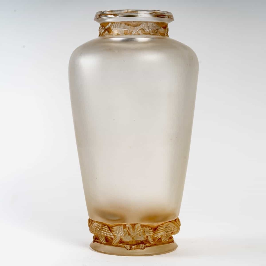Vase « Frise Aigles » verre blanc patiné sépia de René LALIQUE | Biron Vase "Frise Aigles" verre blanc patiné sépia de René LALIQUE