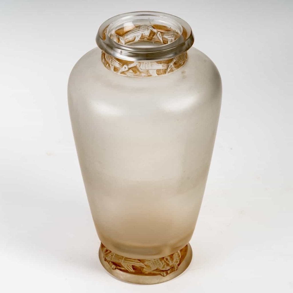 Vase « Frise Aigles » verre blanc patiné sépia de René LALIQUE | Biron Vase "Frise Aigles" verre blanc patiné sépia de René LALIQUE