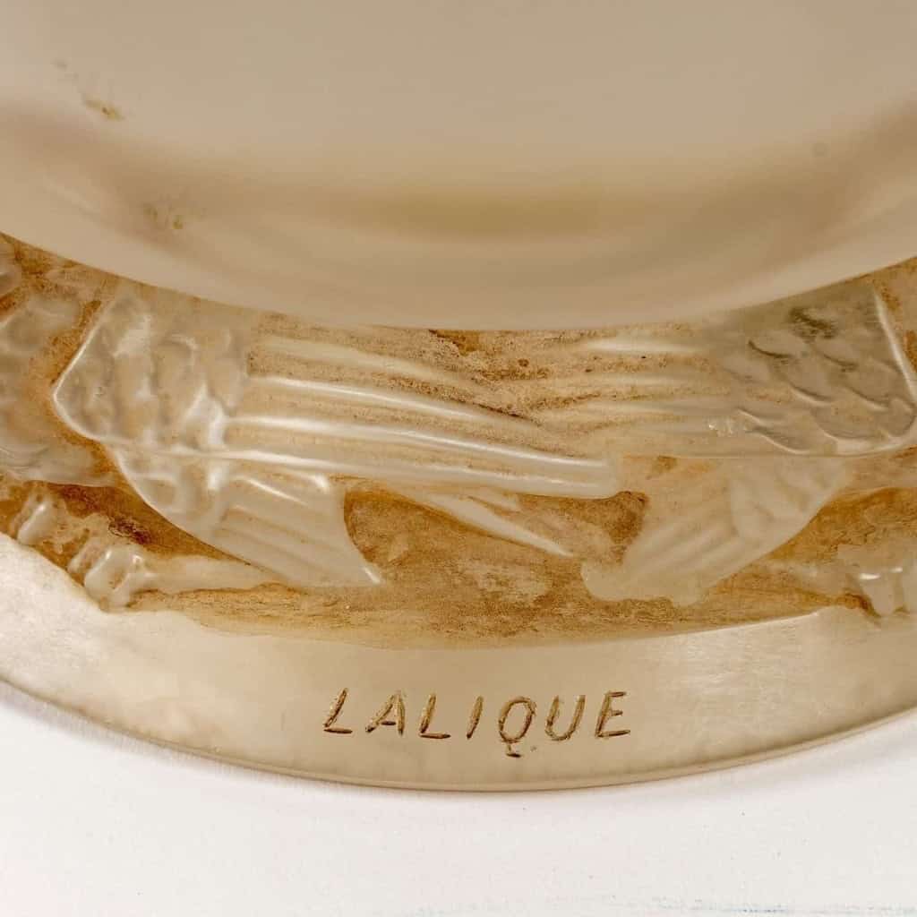 Vase « Frise Aigles » verre blanc patiné sépia de René LALIQUE | Biron Vase "Frise Aigles" verre blanc patiné sépia de René LALIQUE