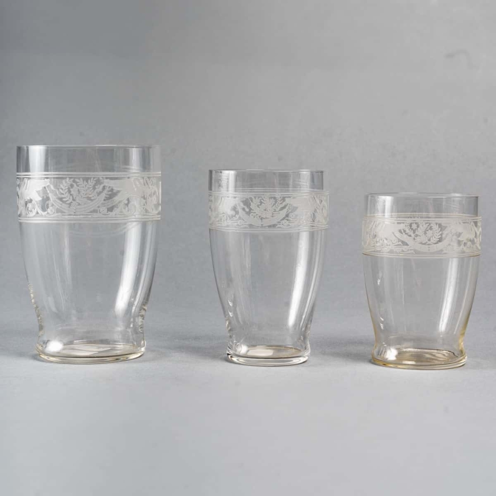 Service de Gobelets « Cygnes » cristal blanc gravé de BACCARAT – 32 pièces | Biron |||||||