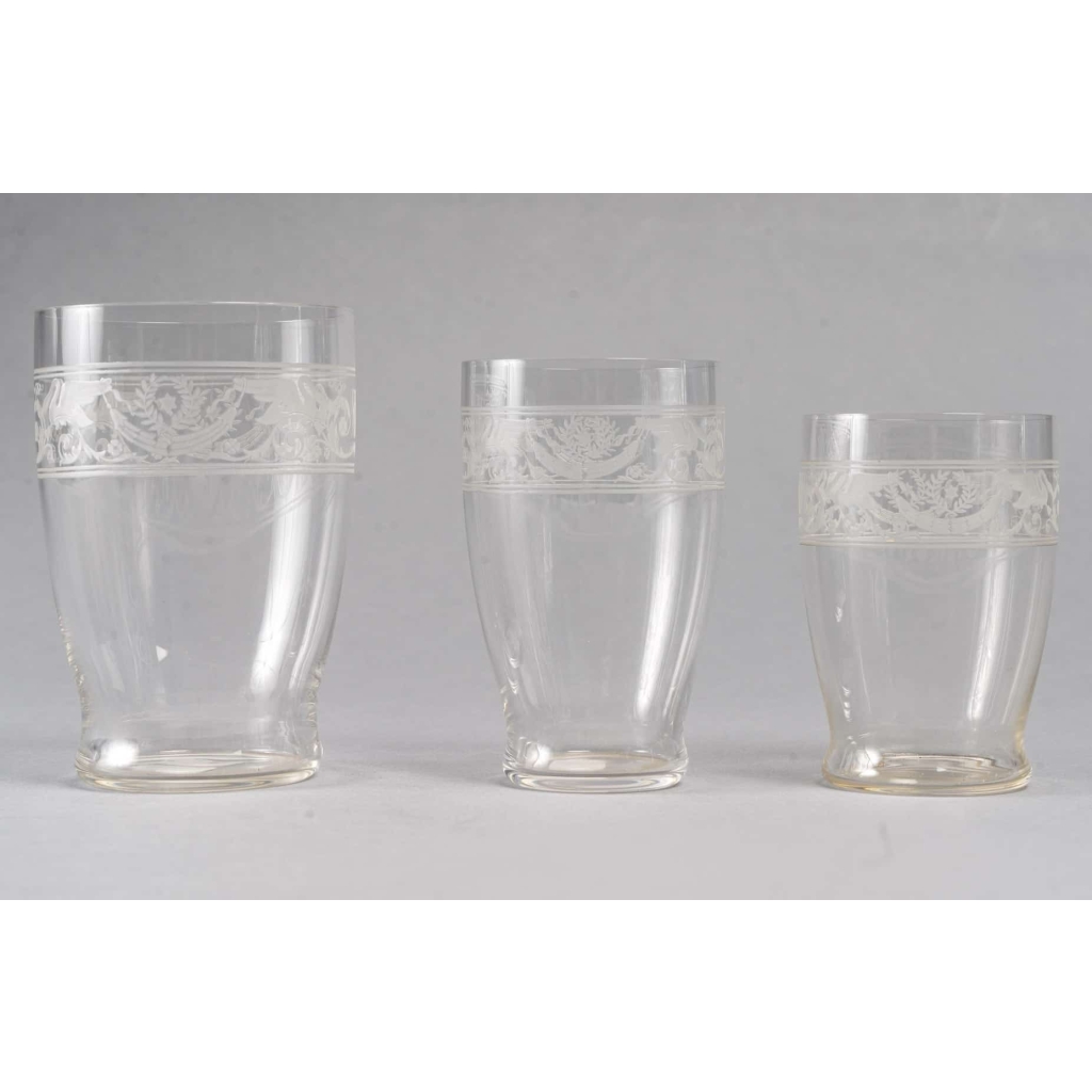 Service de Gobelets « Cygnes » cristal blanc gravé de BACCARAT – 32 pièces | Biron Service de Gobelets "Cygnes" cristal blanc gravé de BACCARAT - 32 pièces