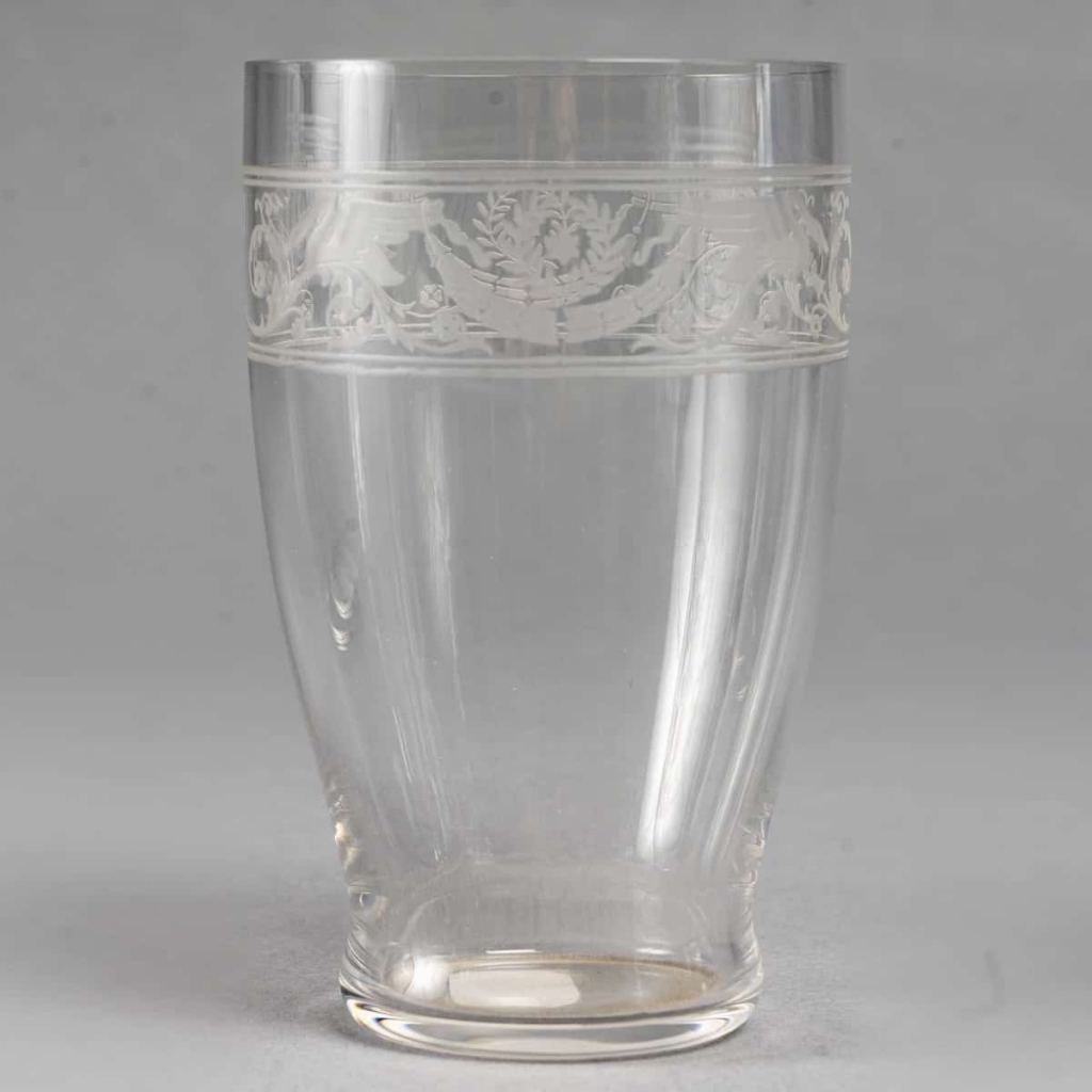 Service de Gobelets « Cygnes » cristal blanc gravé de BACCARAT – 32 pièces | Biron Service de Gobelets "Cygnes" cristal blanc gravé de BACCARAT - 32 pièces