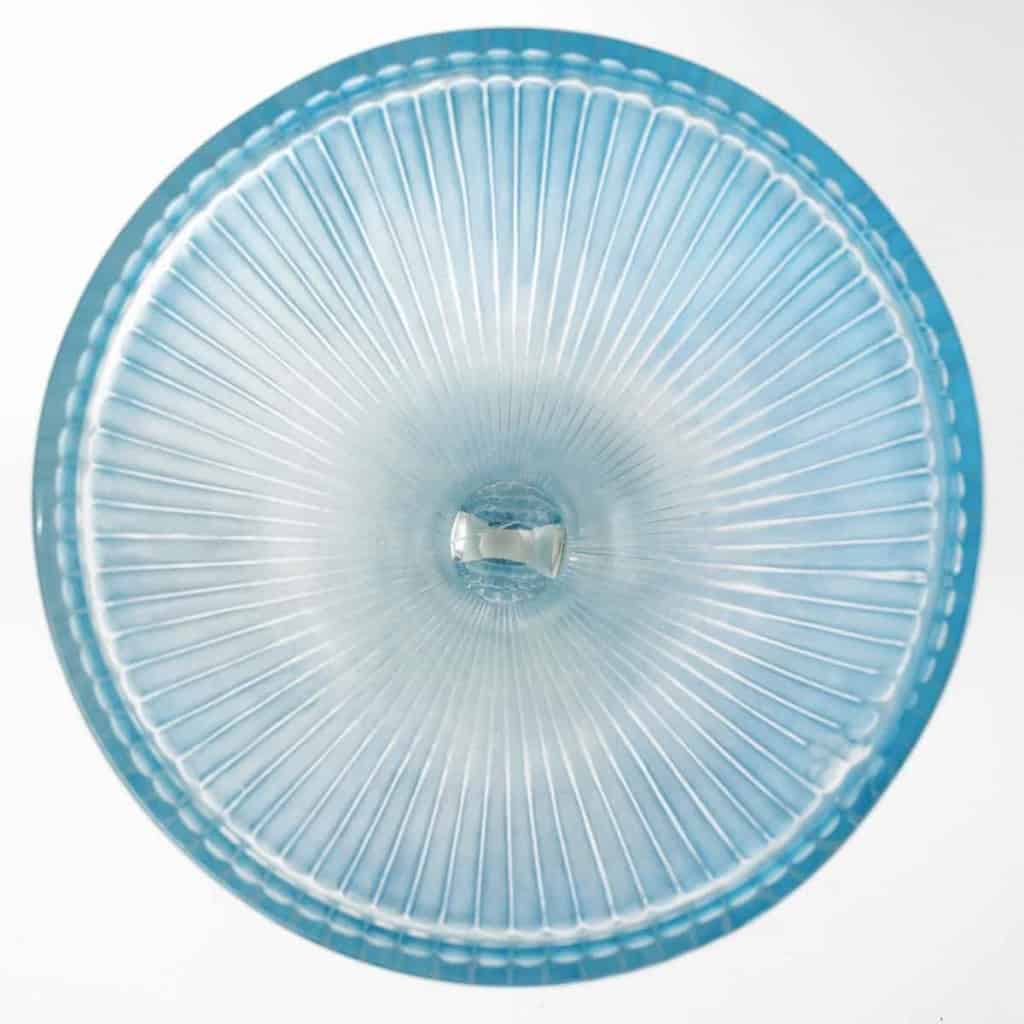 Vase « Pavot » verre blanc patiné bleu et émaillé noir de René LALIQUE | Biron Vase "Pavot" verre blanc patiné bleu et émaillé noir de René LALIQUE