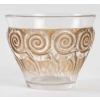 Vase « Rennes » verre blanc patiné sépia de René LALIQUE | Biron Vase "Rennes" verre blanc patiné sépia de René LALIQUE