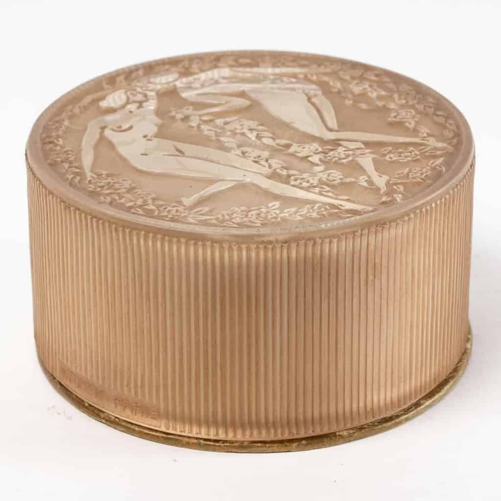 Boite « Ambre Indien » verre blanc patiné sépia de René LALIQUE pour Volnay | Biron Boite "Ambre Indien" verre blanc patiné sépia de René LALIQUE pour Volnay