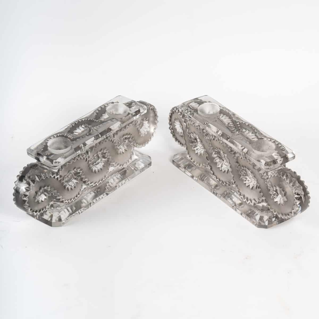Paire de Bougeoirs "Auriac" verre blanc patiné gris de René LALIQUE