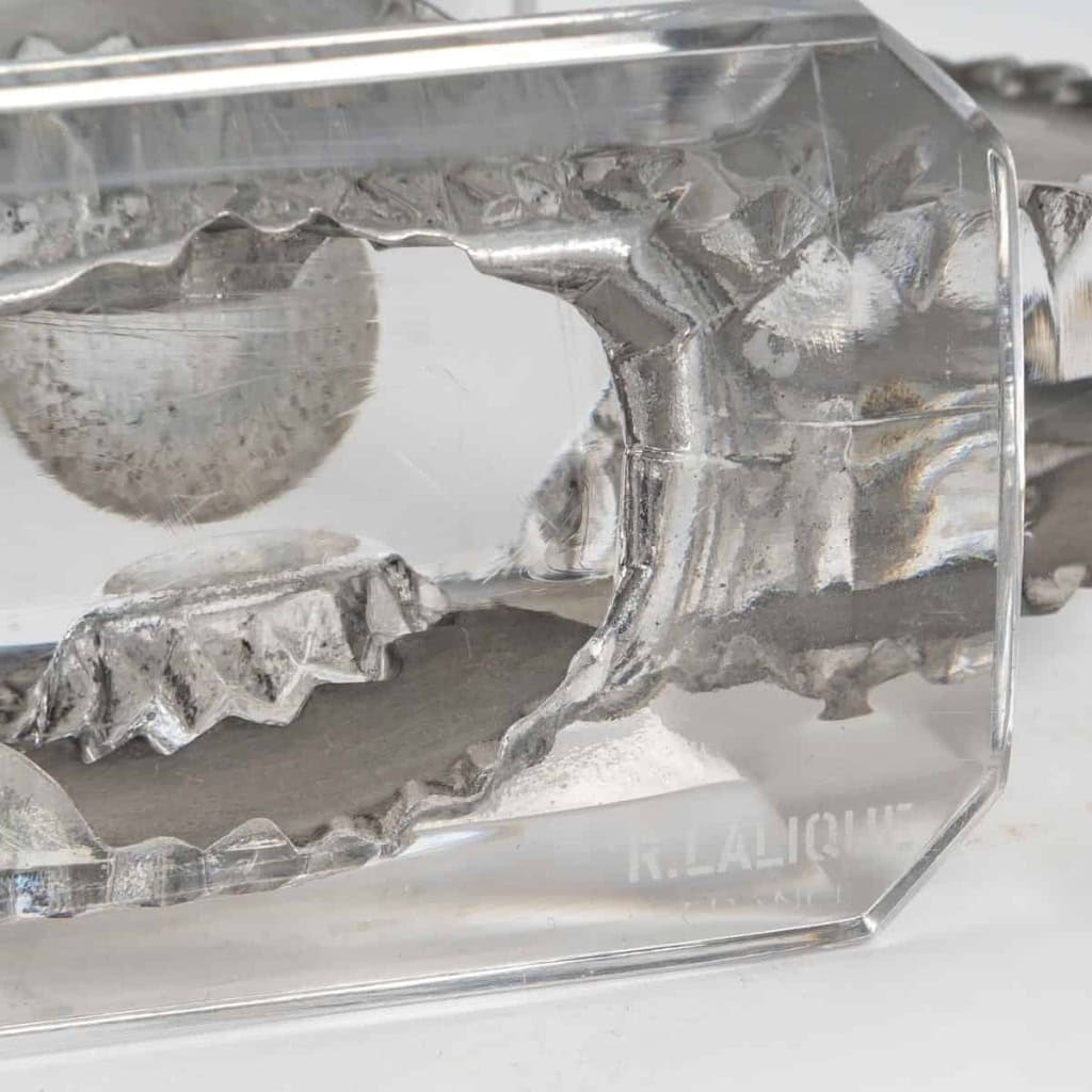 Paire de Bougeoirs "Auriac" verre blanc patiné gris de René LALIQUE