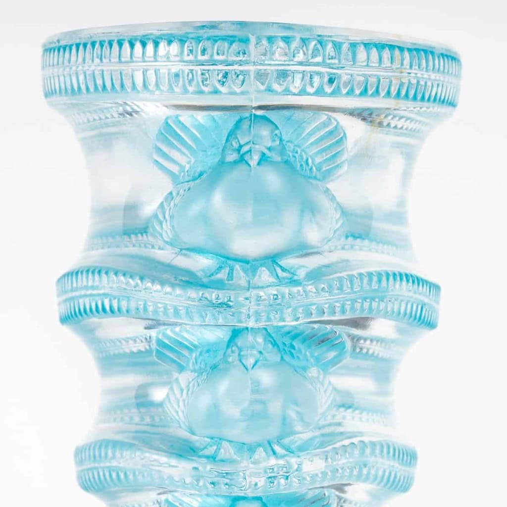 Vase « Saint-Marc » verre blanc patiné bleu de René LALIQUE | Biron Vase "Saint-Marc" verre blanc patiné bleu de René LALIQUE