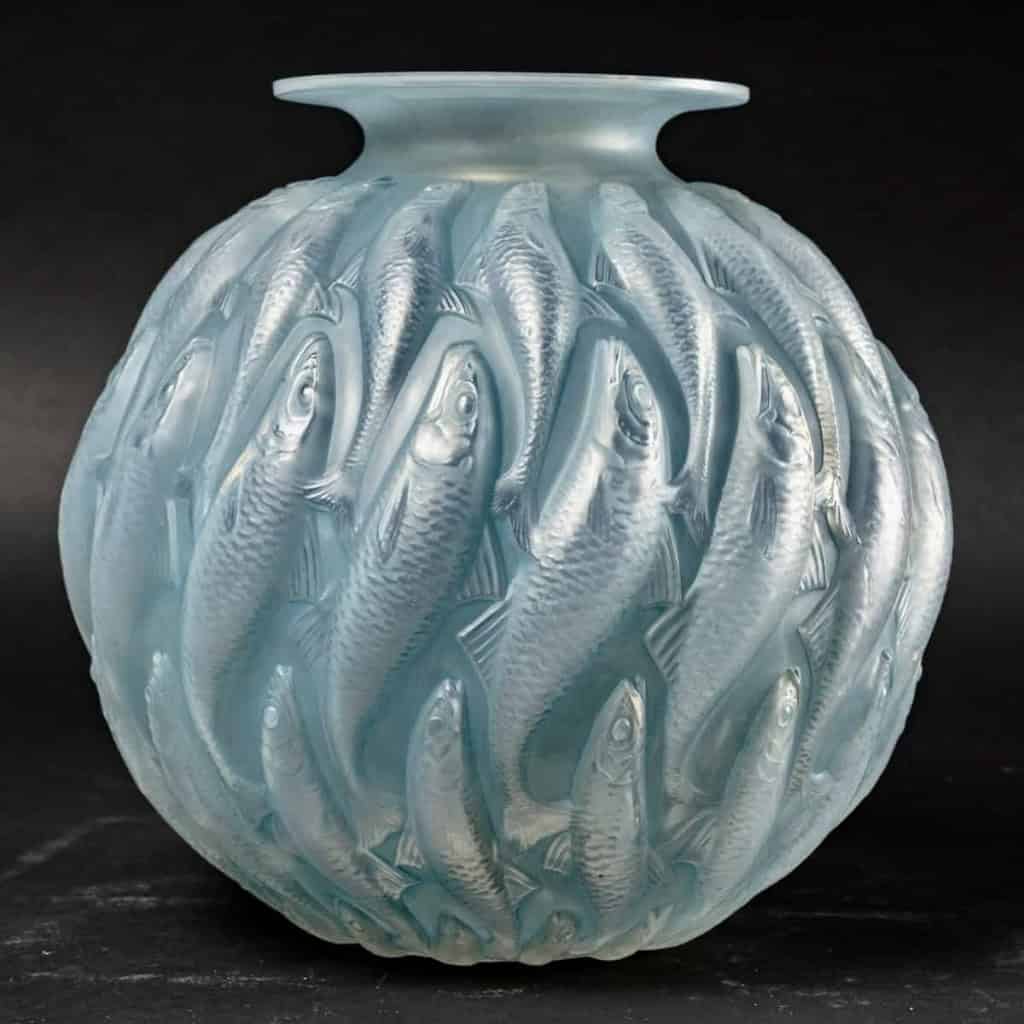 Vase « Marisa » verre opalescent patiné bleu de René LALIQUE | Biron Vase "Marisa" verre opalescent patiné bleu de René LALIQUE
