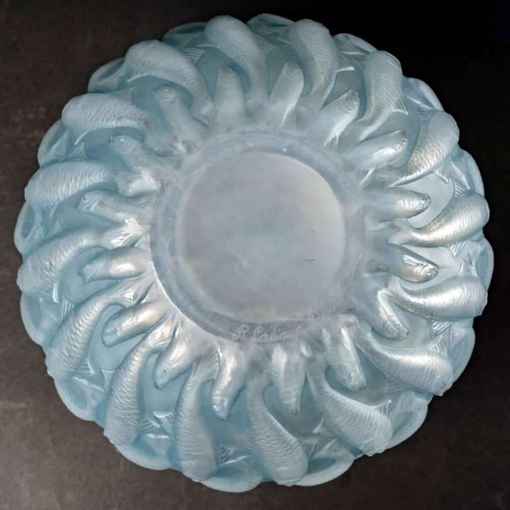 Vase « Marisa » verre opalescent patiné bleu de René LALIQUE | Biron Vase "Marisa" verre opalescent patiné bleu de René LALIQUE