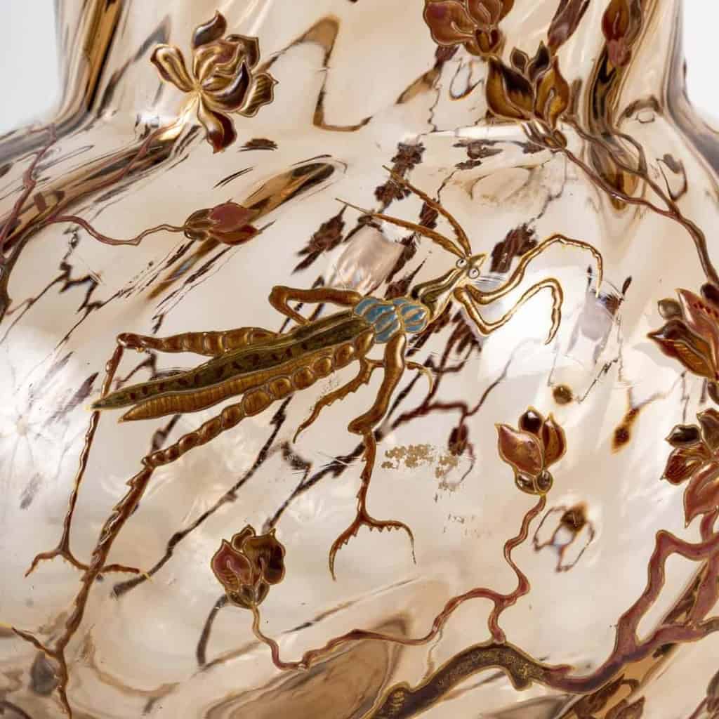 Vase « Mante Religieuse » verre fumé godronné émaillé d’Emile Gallé | Biron Vase "Mante Religieuse" verre fumé godronné émaillé d'Emile Gallé