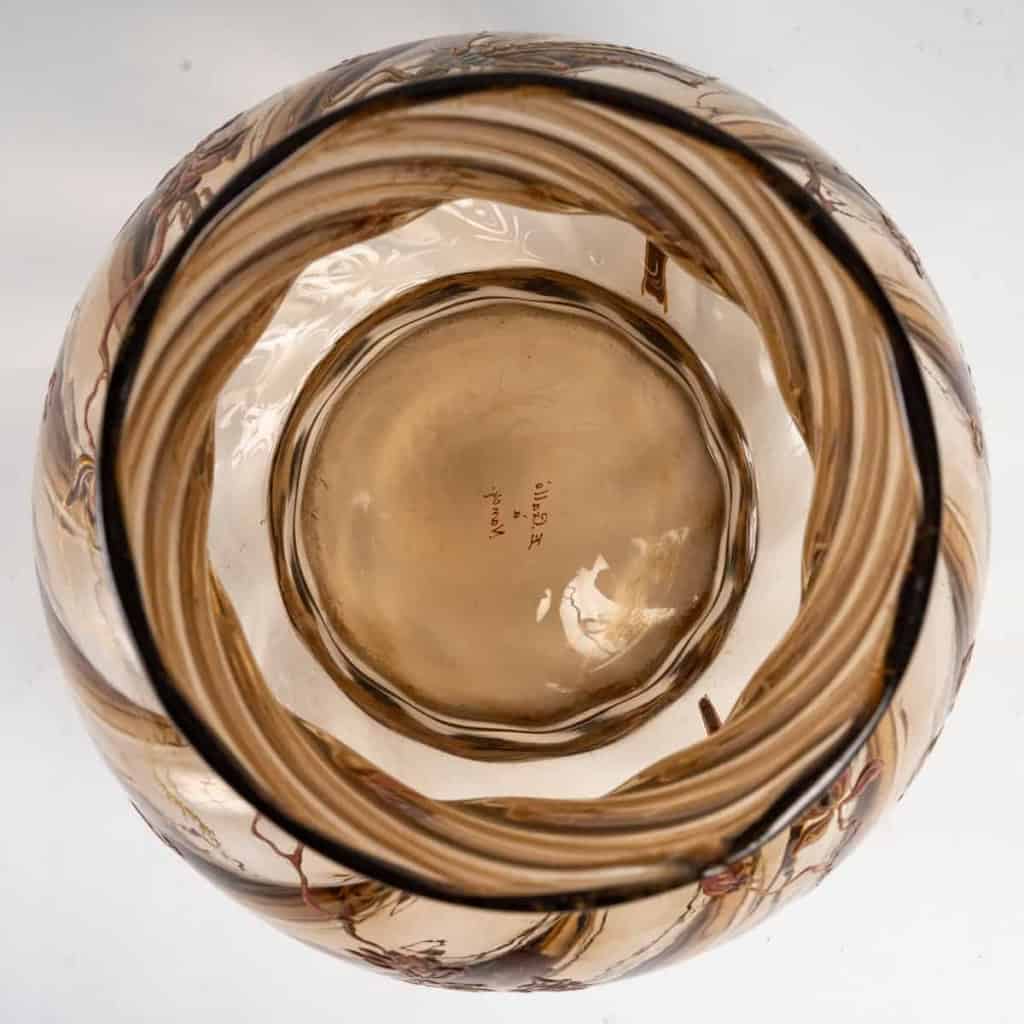 Vase « Mante Religieuse » verre fumé godronné émaillé d’Emile Gallé | Biron Vase "Mante Religieuse" verre fumé godronné émaillé d'Emile Gallé