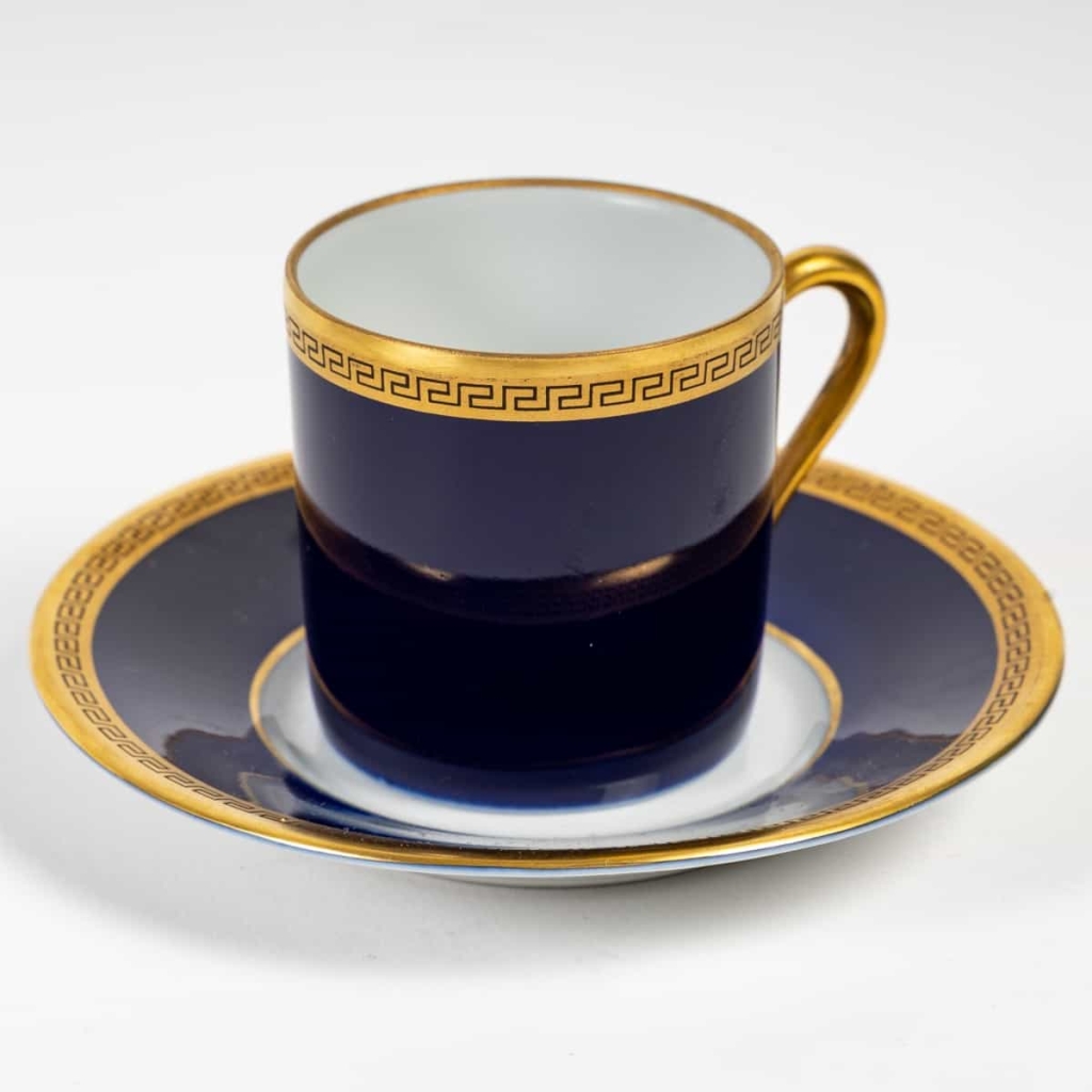 Série de tasses et sous-tasses en porcelaine de limoge, début XXème siècle | Biron Série de tasses et sous-tasses en porcelaine de limoge, début XXème siècle