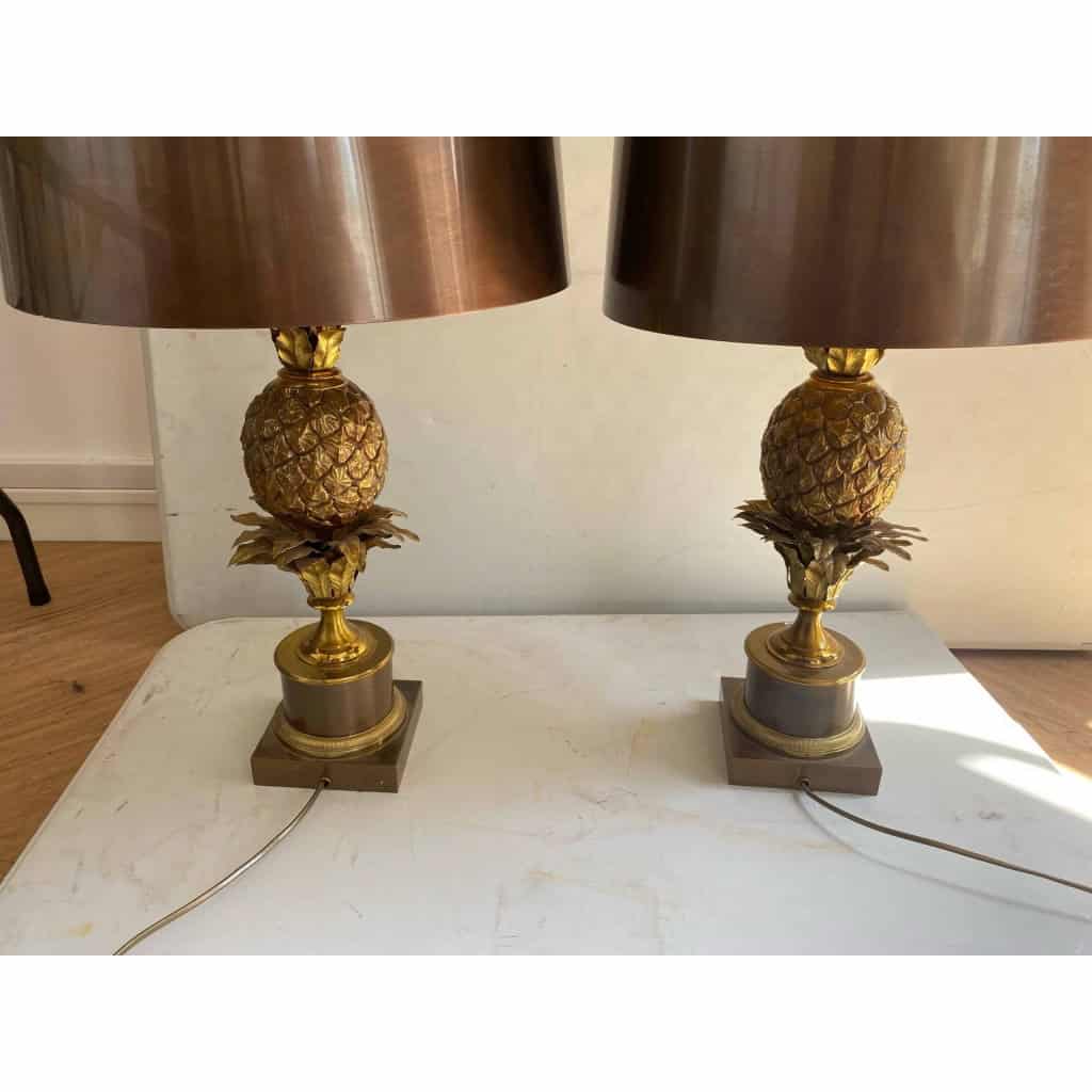 1950/70 Paire De Lampes à l’Ananas en Bronze, Abat-jour en Laiton, Signée Charles & Fils Made In France ,Modéle Unique D | Biron 1950/70 Paire De Lampes à l’Ananas en Bronze, Abat-jour en Laiton, Signée Charles & Fils Made In France ,Modéle Unique D