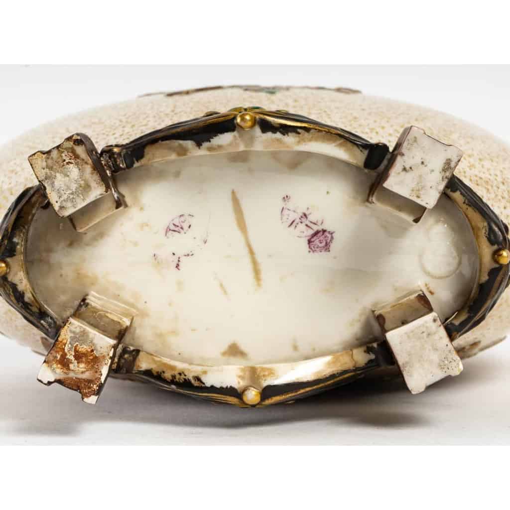 Gourde plate « Hooh Flask », Royal Worcester 1874 | Biron Gourde plate "Hooh Flask", Royal Worcester 1874
