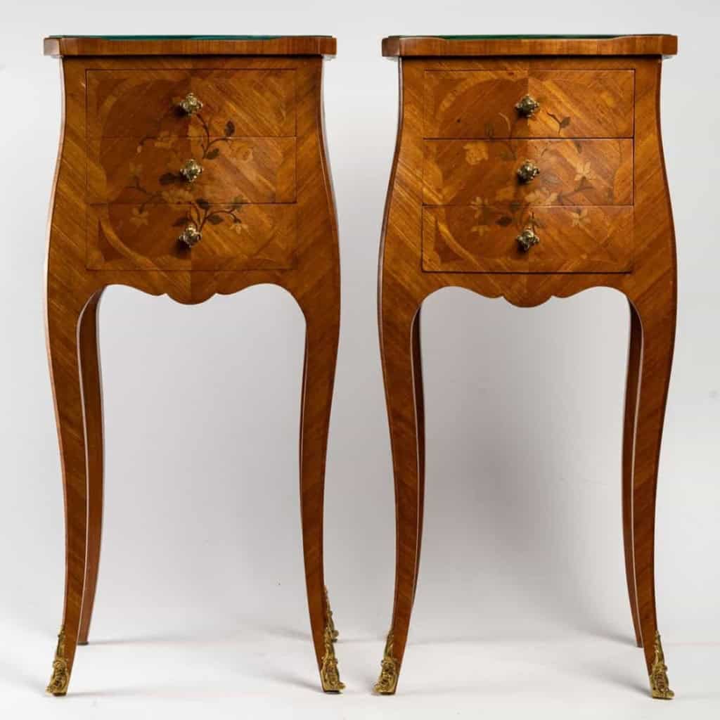 Paire de chevets de style Louis XV.