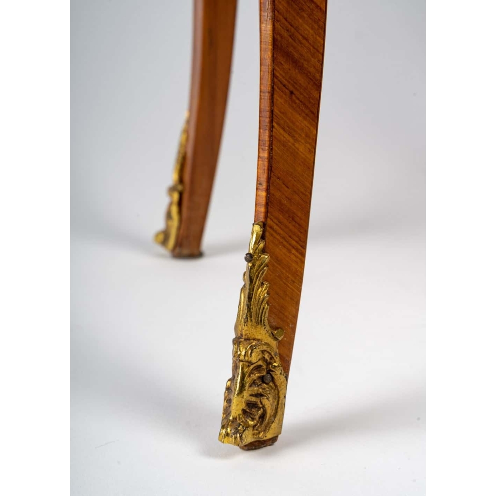 Paire de chevets de style Louis XV.