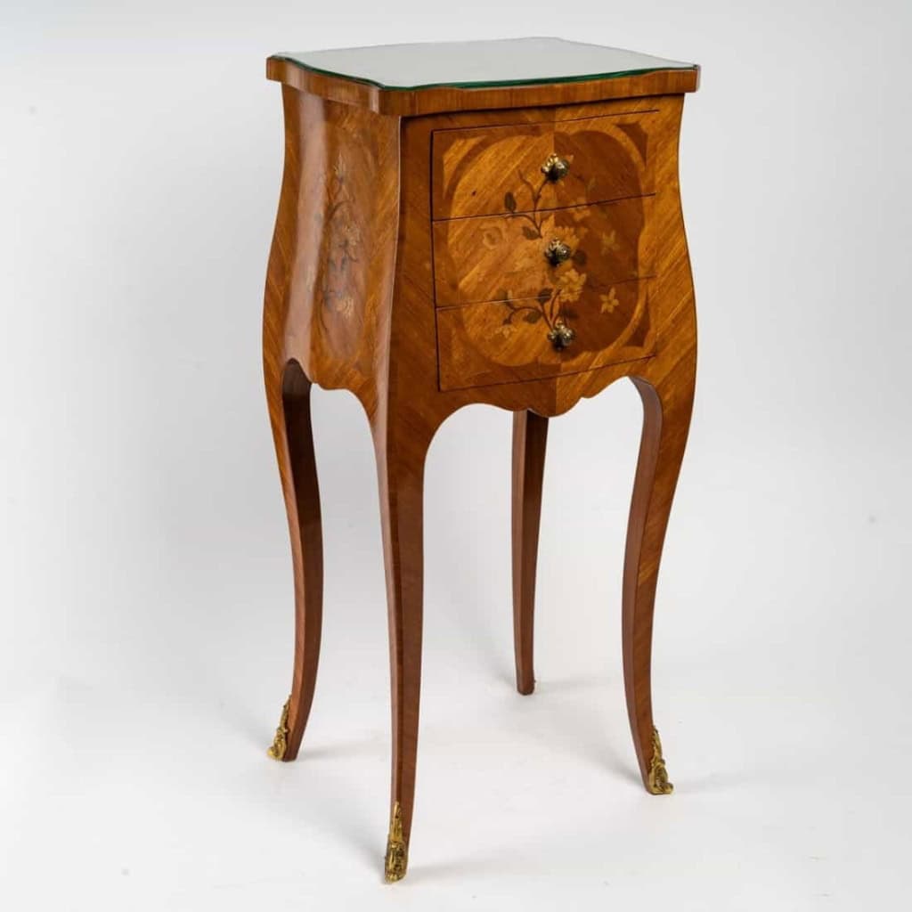 Paire de chevets de style Louis XV.