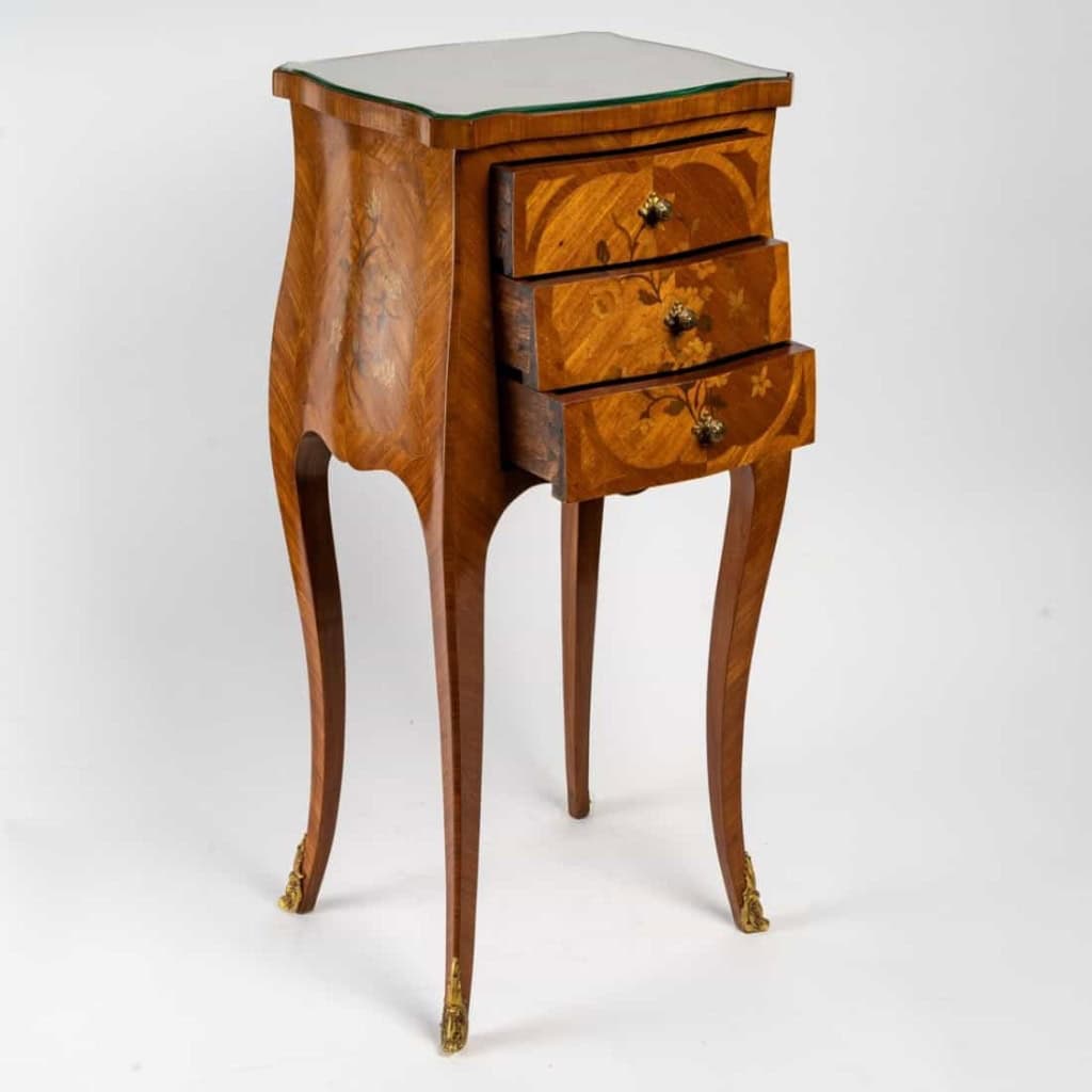 Paire de chevets de style Louis XV.