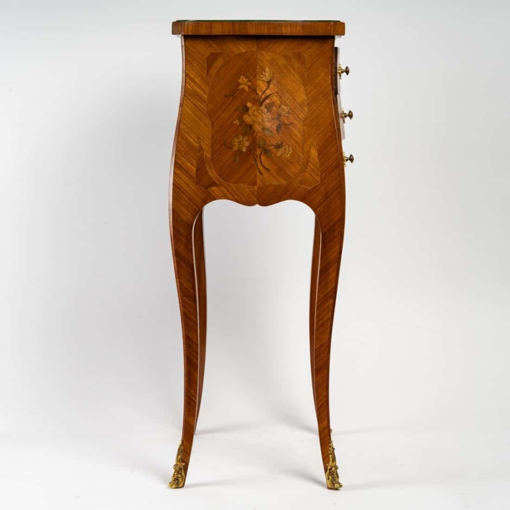 Paire de chevets de style Louis XV.