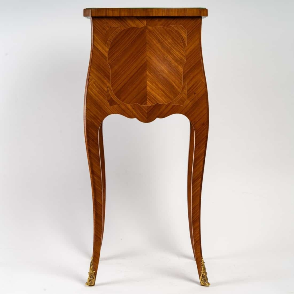 Paire de chevets de style Louis XV.