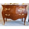 Commode De Style Louis XV à Beau Décor Rayonnant Marqueté De Chevrons. Travail Parisien XIX. | Biron |||||||