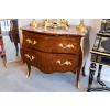 Commode De Style Louis XV à Beau Décor Rayonnant Marqueté De Chevrons. Travail Parisien XIX. | Biron Commode De Style Louis XV à Beau Décor Rayonnant Marqueté De Chevrons. Travail Parisien XIX.