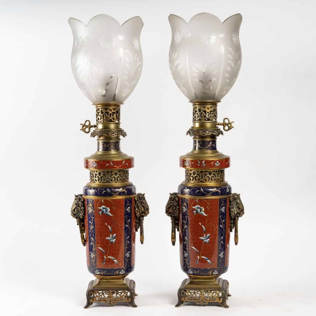 Rare paire de lampes à gaz émaillé dans le goût chinois, travail d’époque, XIXème siècle | Biron ||||||||
