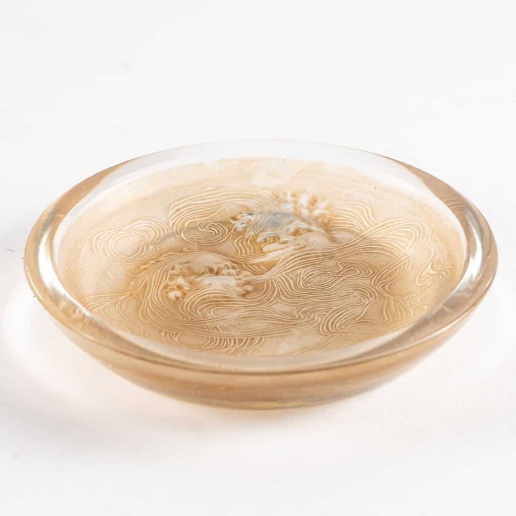 Cendrier "Deux Zéphyrs" verre blanc patiné sépia de René LALIQUE