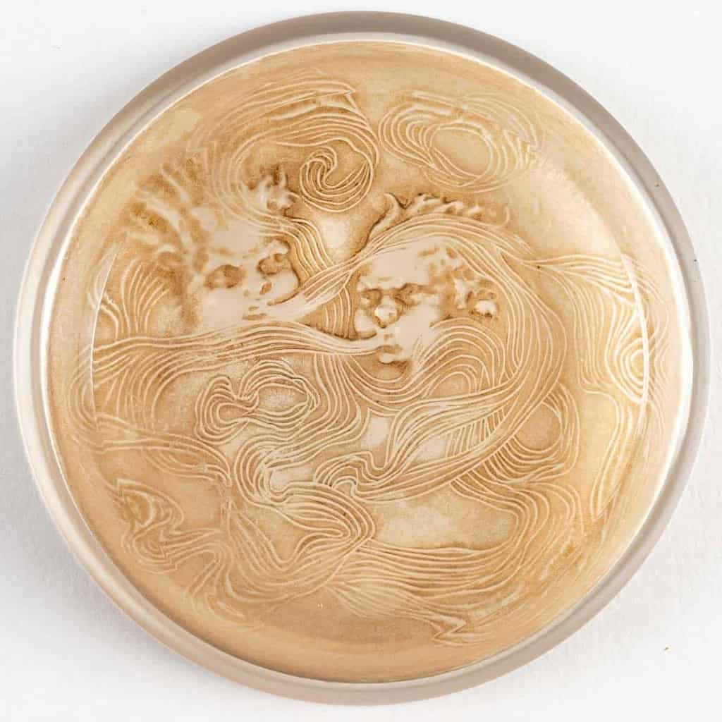 Cendrier "Deux Zéphyrs" verre blanc patiné sépia de René LALIQUE