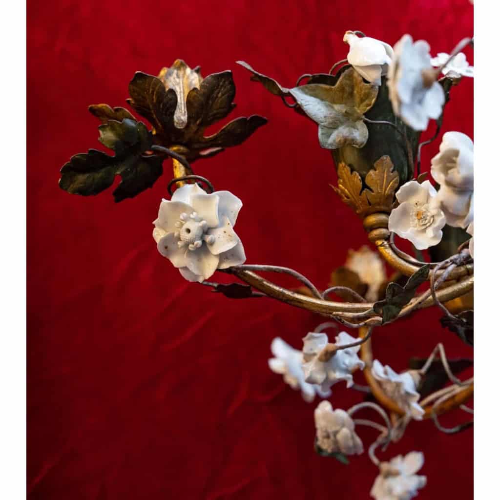 Paire de lustres au naturel en tôle et porcelaine blanche | Biron Paire de lustres au naturel en tôle et porcelaine blanche