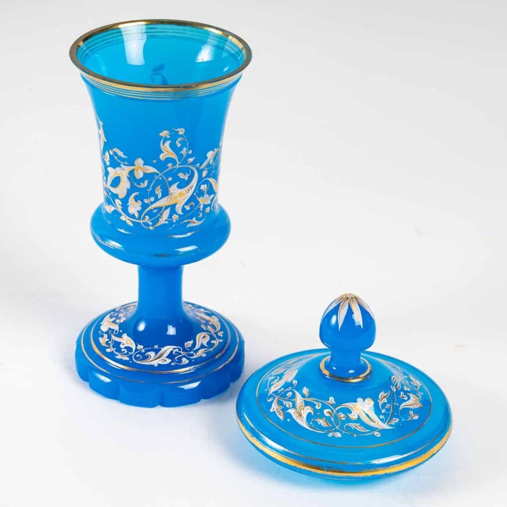 Gobelet en opaline bleu, XIXème siècle | Biron Gobelet en opaline bleu, XIXème siècle