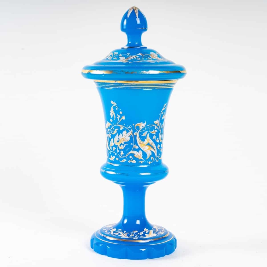Gobelet en opaline bleu, XIXème siècle | Biron Gobelet en opaline bleu, XIXème siècle