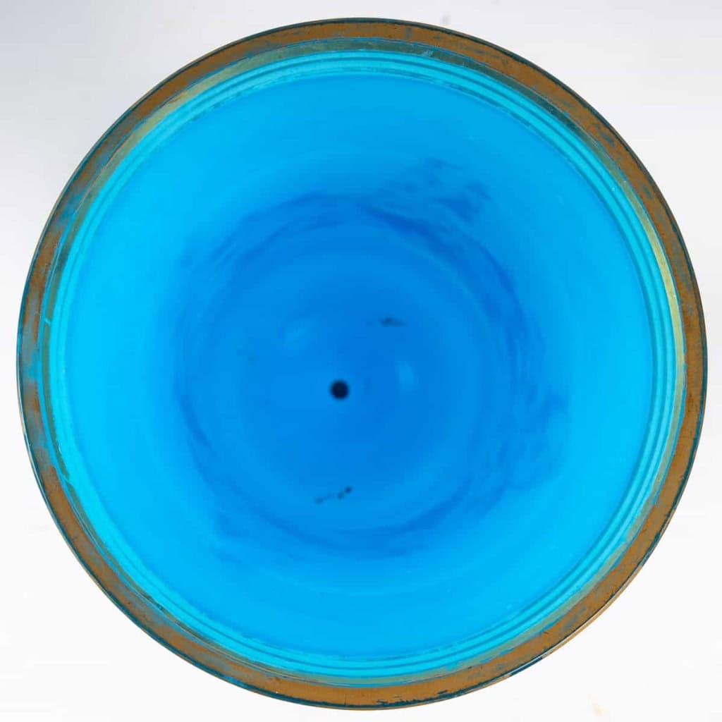 Gobelet en opaline bleu, XIXème siècle | Biron Gobelet en opaline bleu, XIXème siècle