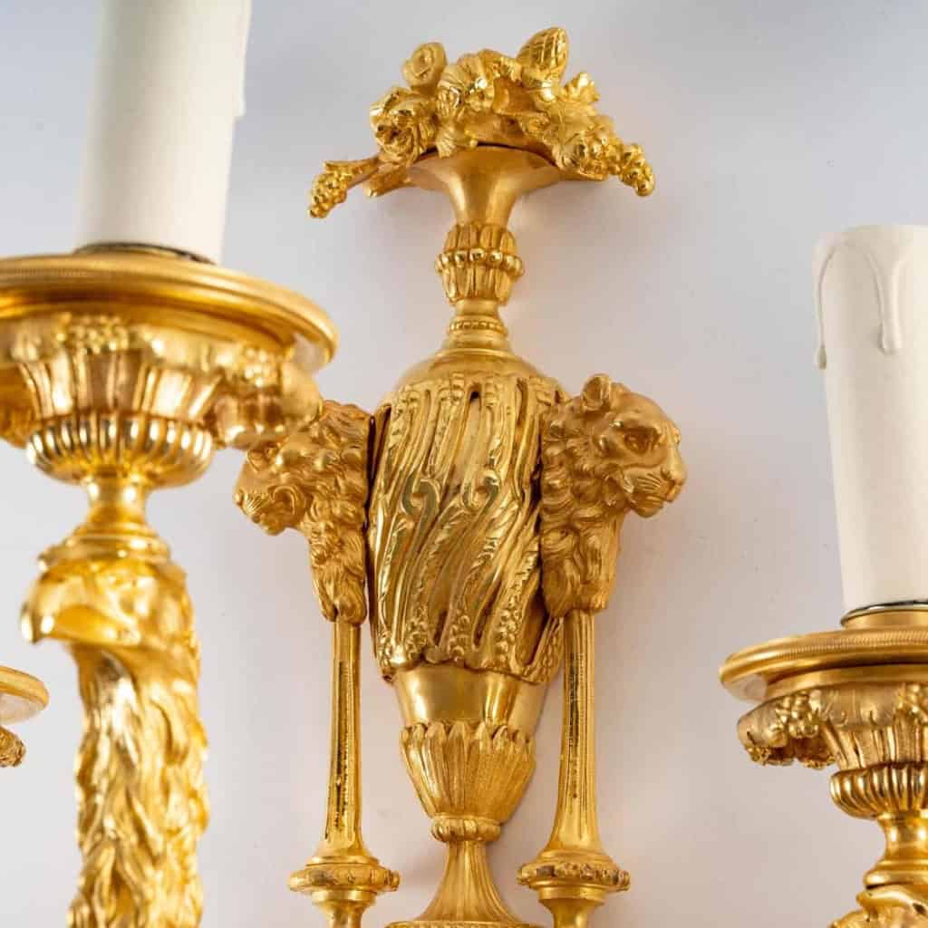 Paire d’appliques en bronze doré bien ciselé dans le style Louis XIV | Biron Paire d'appliques en bronze doré bien ciselé dans le style Louis XIV