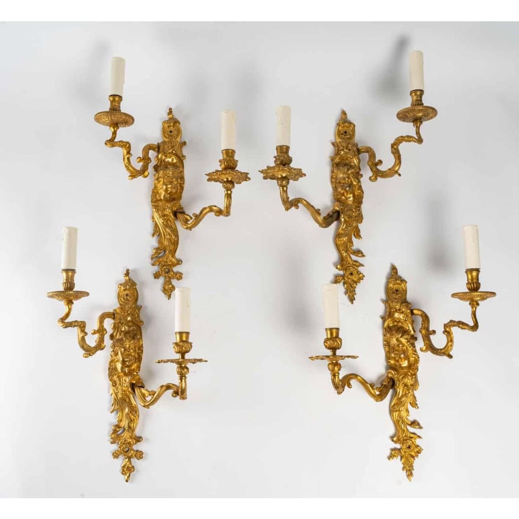 Suite de quatre appliques de style Régence. | Biron Suite de quatre appliques de style Régence.