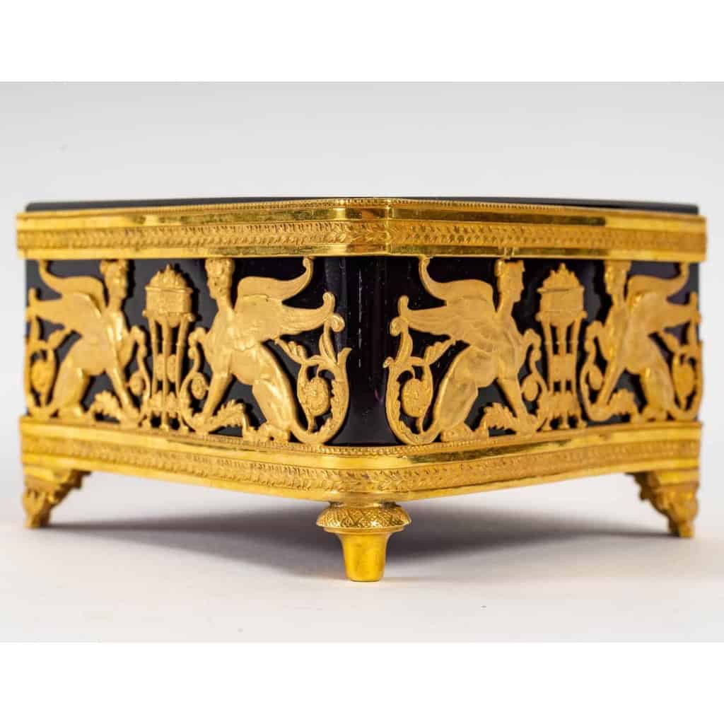 Coupe octogonale en bronze doré et cristal violet | Biron Coupe octogonale en bronze doré et cristal violet
