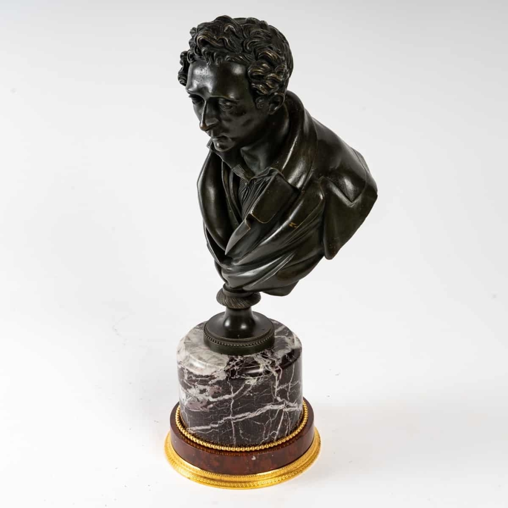 Buste en bronze sur base en marbre, milieu XIXème. | Biron Buste en bronze sur base en marbre, milieu XIXème.