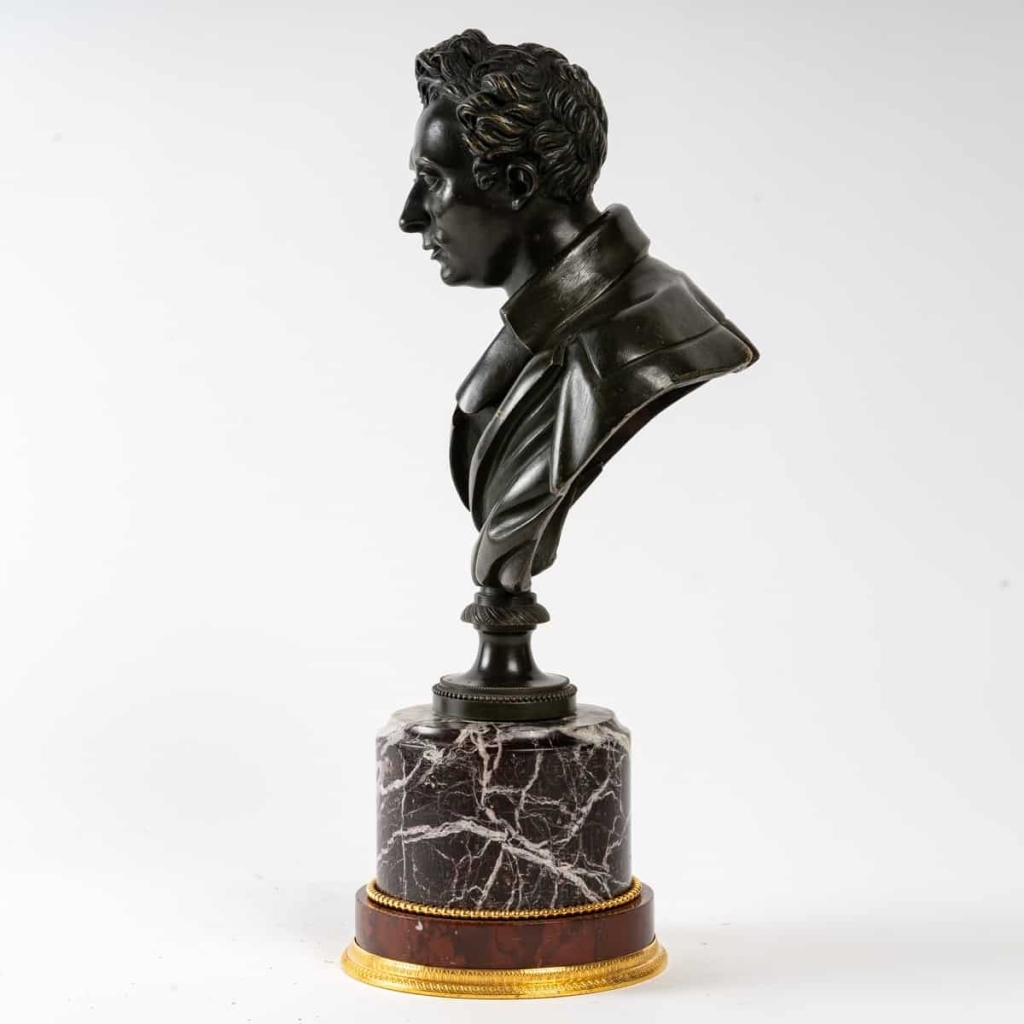 Buste en bronze sur base en marbre, milieu XIXème. | Biron Buste en bronze sur base en marbre, milieu XIXème.