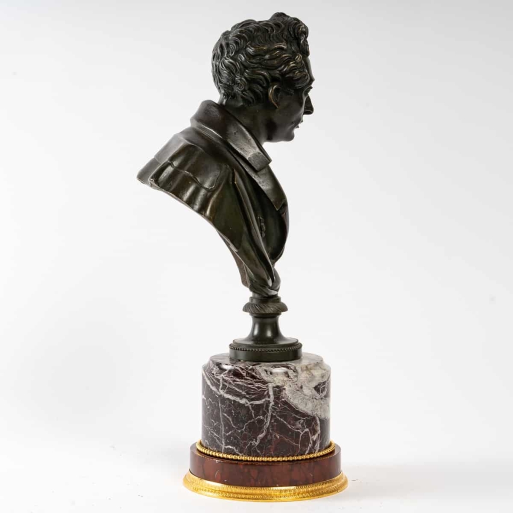 Buste en bronze sur base en marbre, milieu XIXème. | Biron Buste en bronze sur base en marbre, milieu XIXème.