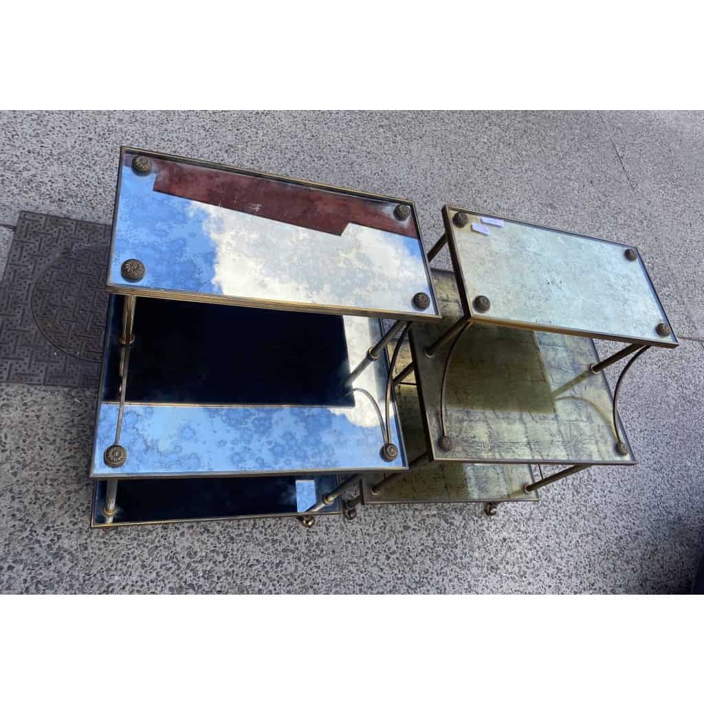 1970′ Paire Étagères à 3 Niveaux En Escalier Maison Baguès En Laiton et Plateaux Dorés à L’Or Et Miroirs Oxydés Vieillis