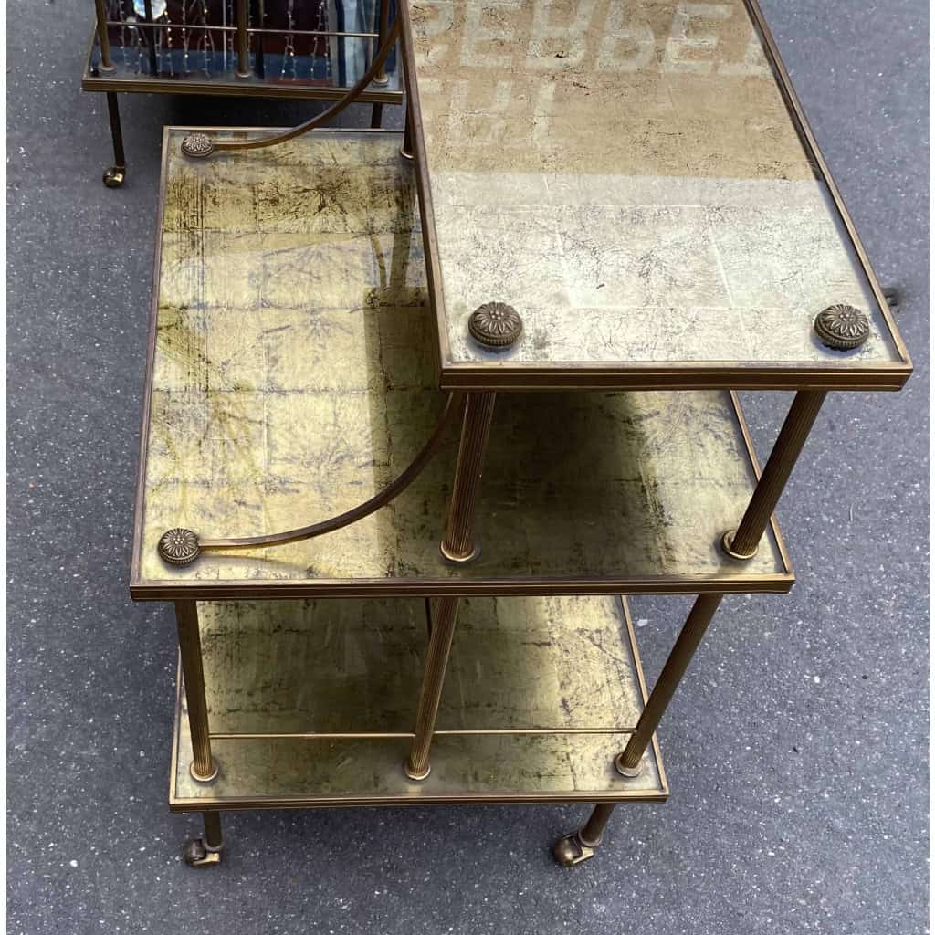 1970′ Paire Étagères à 3 Niveaux En Escalier Maison Baguès En Laiton et Plateaux Dorés à L’Or Et Miroirs Oxydés Vieillis