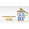 Trembleuse en porcelaine de Paris, XIXème siècle. | Biron Trembleuse en porcelaine de Paris, XIXème siècle.