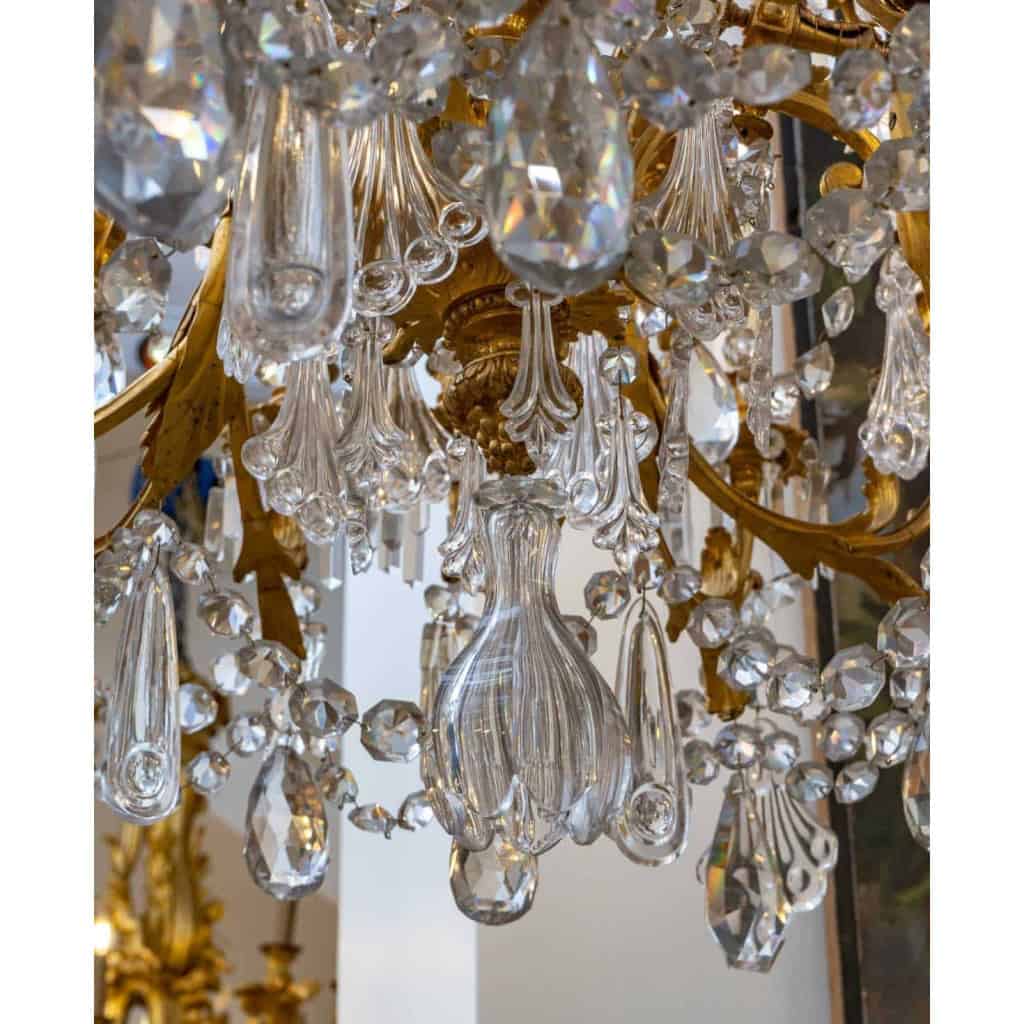 Lustre en bronze doré et cristal de Baccarat à 24 lumières, fin XIXème siècle | Biron Lustre en bronze doré et cristal de Baccarat à 24 lumières, fin XIXème siècle