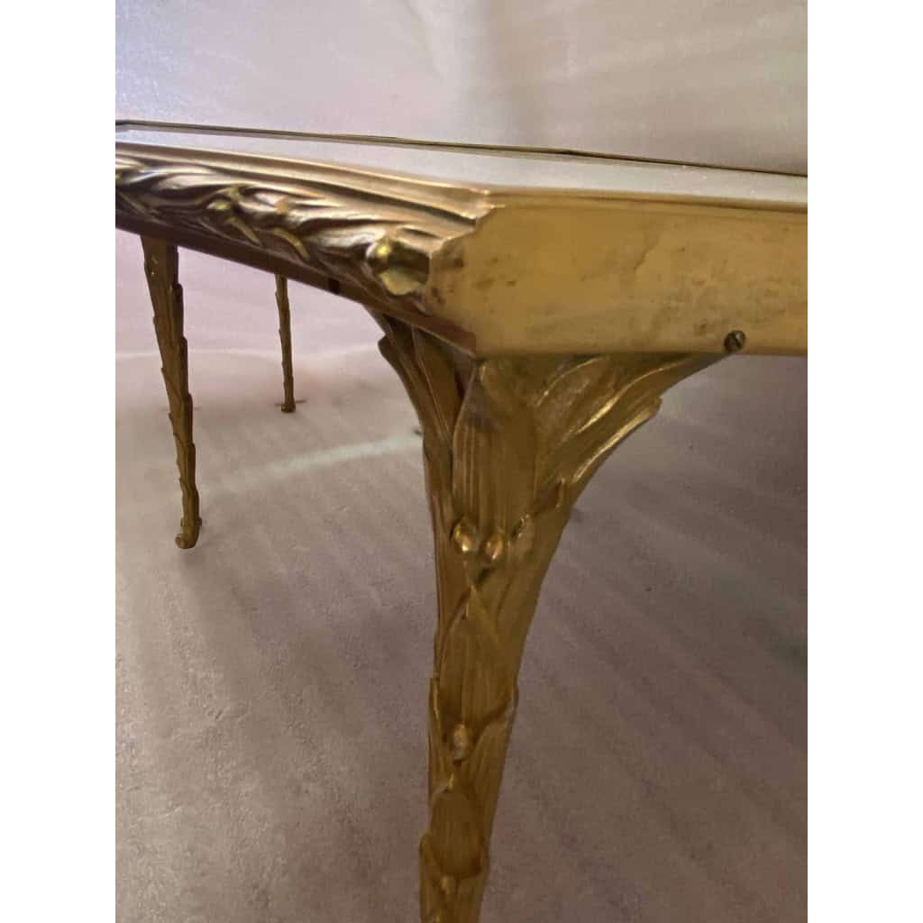 1970′ Table Tripartite Maison Charles Forme Arbaléte, Jansen Ou Baguès Décor Palmier en Bronze Doré avec Plateaux Marbre
