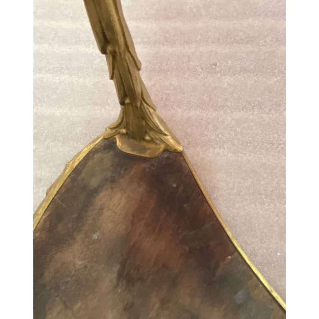 1970′ Table Tripartite Maison Charles Forme Arbaléte, Jansen Ou Baguès Décor Palmier en Bronze Doré avec Plateaux Marbre