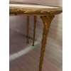 1970′ Table Tripartite Maison Charles Forme Arbaléte, Jansen Ou Baguès Décor Palmier en Bronze Doré avec Plateaux Marbre