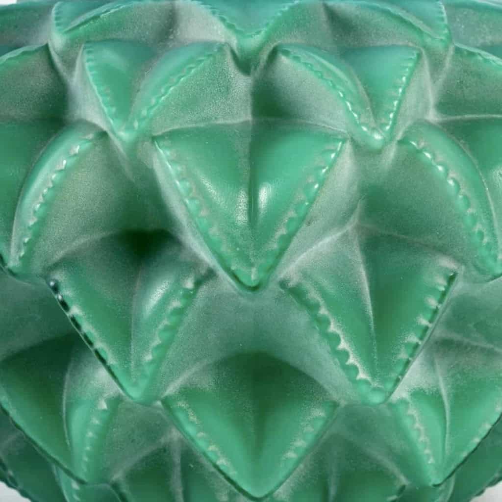 Vase « Languedoc » verre multicouches vert jade de René LALIQUE | Biron Vase "Languedoc" verre multicouches vert jade de René LALIQUE