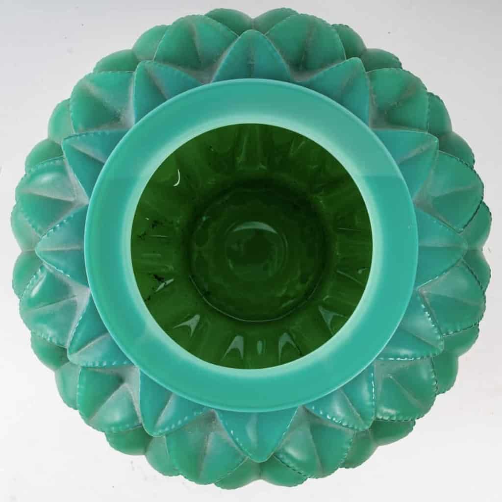 Vase « Languedoc » verre multicouches vert jade de René LALIQUE | Biron Vase "Languedoc" verre multicouches vert jade de René LALIQUE