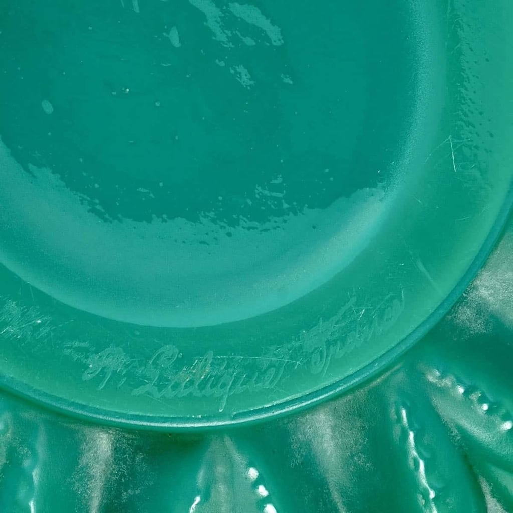 Vase « Languedoc » verre multicouches vert jade de René LALIQUE | Biron Vase "Languedoc" verre multicouches vert jade de René LALIQUE